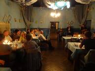 A kolacja już w Krakowie - np. w żydowskiej knajpce na Kazimierzu.
